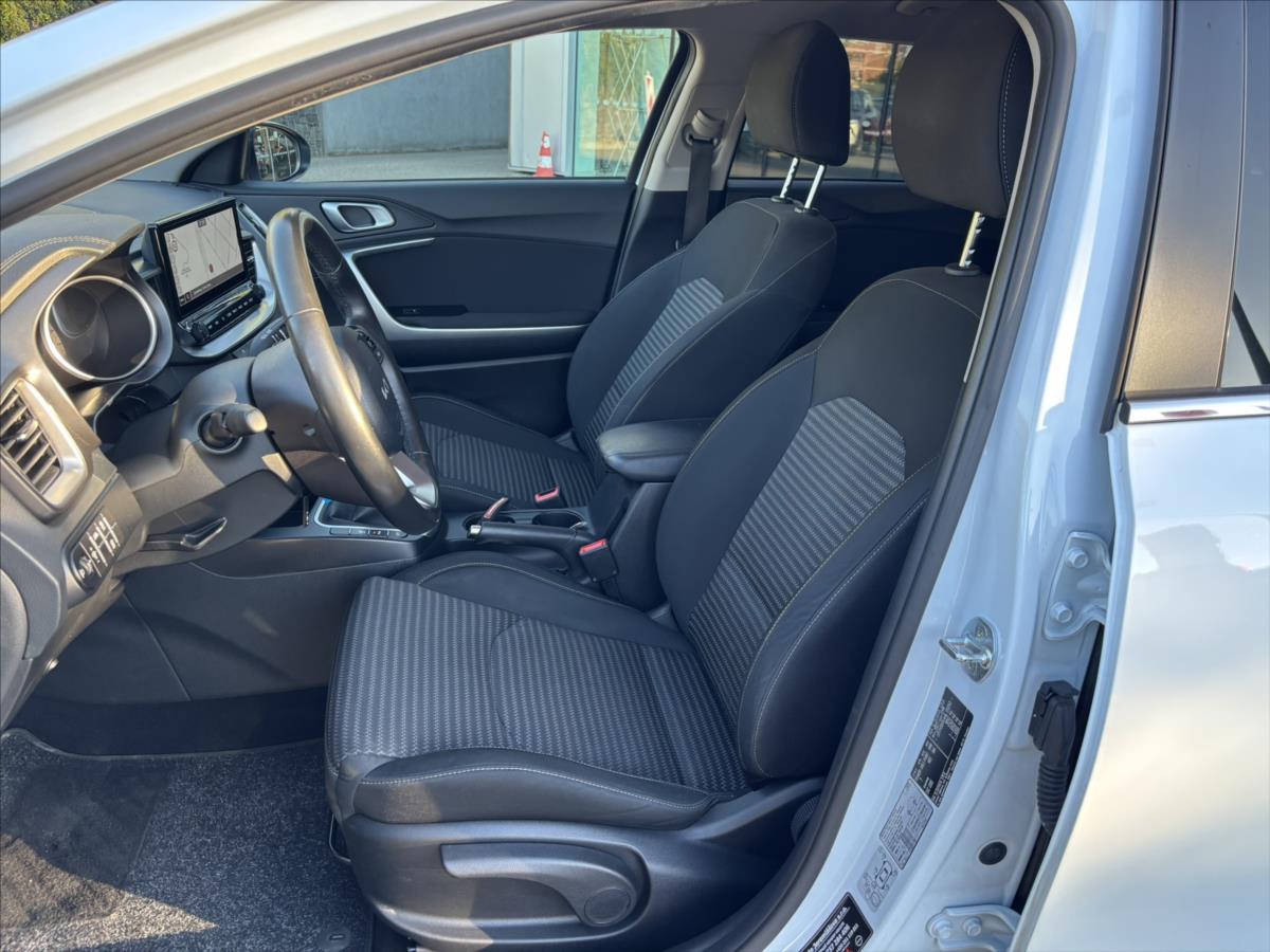 kia-ceed-1-5-tgdi-top-zaruka-navi-kamera - 9