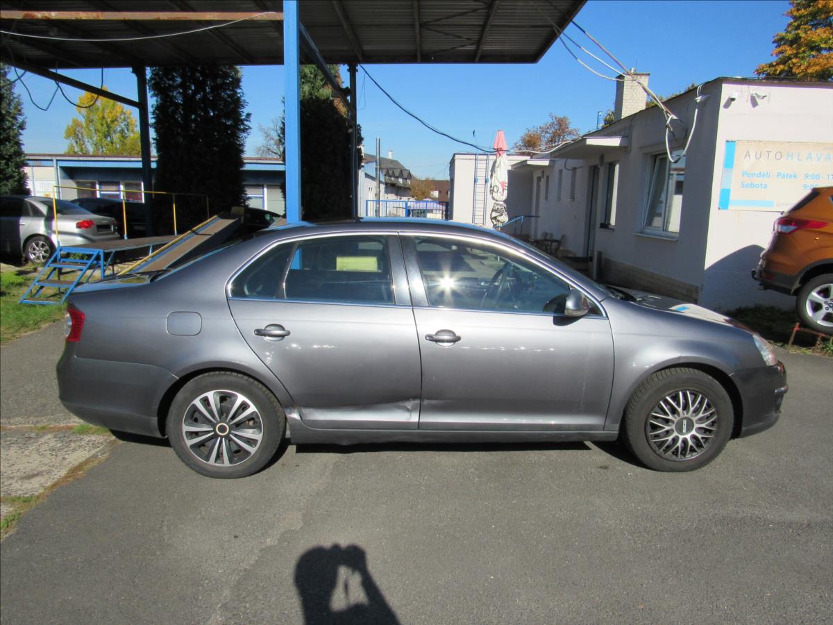 volkswagen-jetta-2-0-tdi-103kw - 6