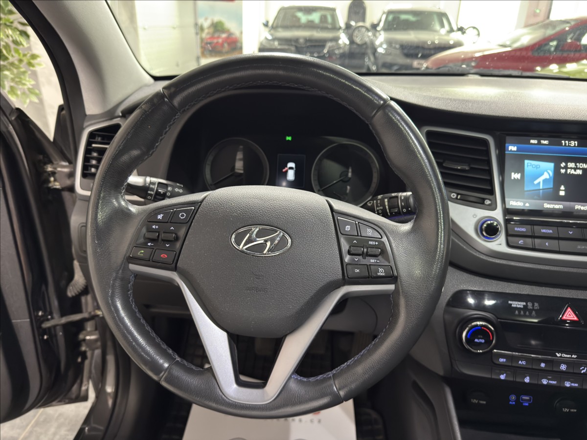 hyundai-tucson-2-0-crdi-4x4-style-pano - 9