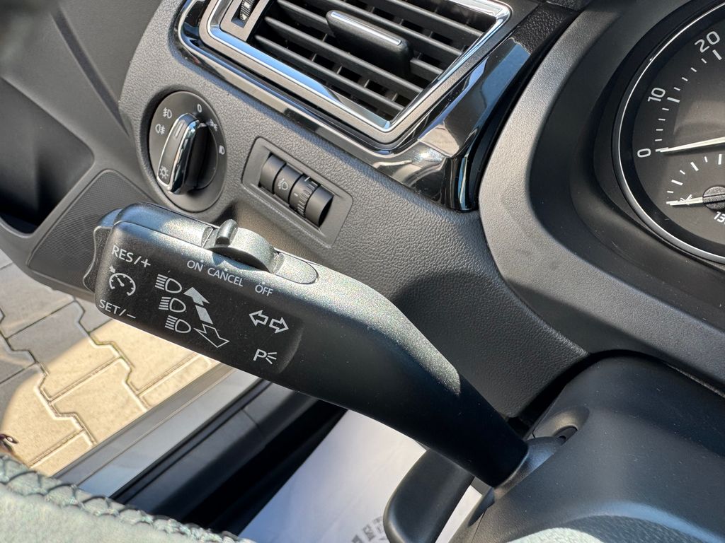 skoda-rapid-spb-1-4-tsi-dsg-elegance - 8