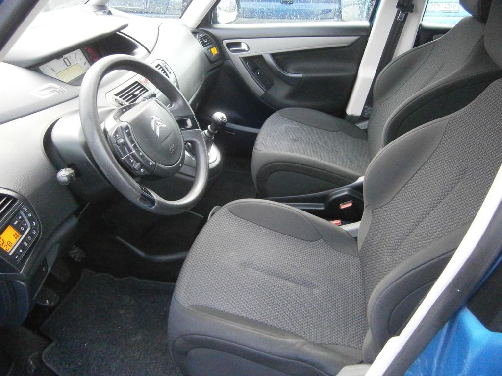 citroen-c4-picasso-1-6-hdi - 9
