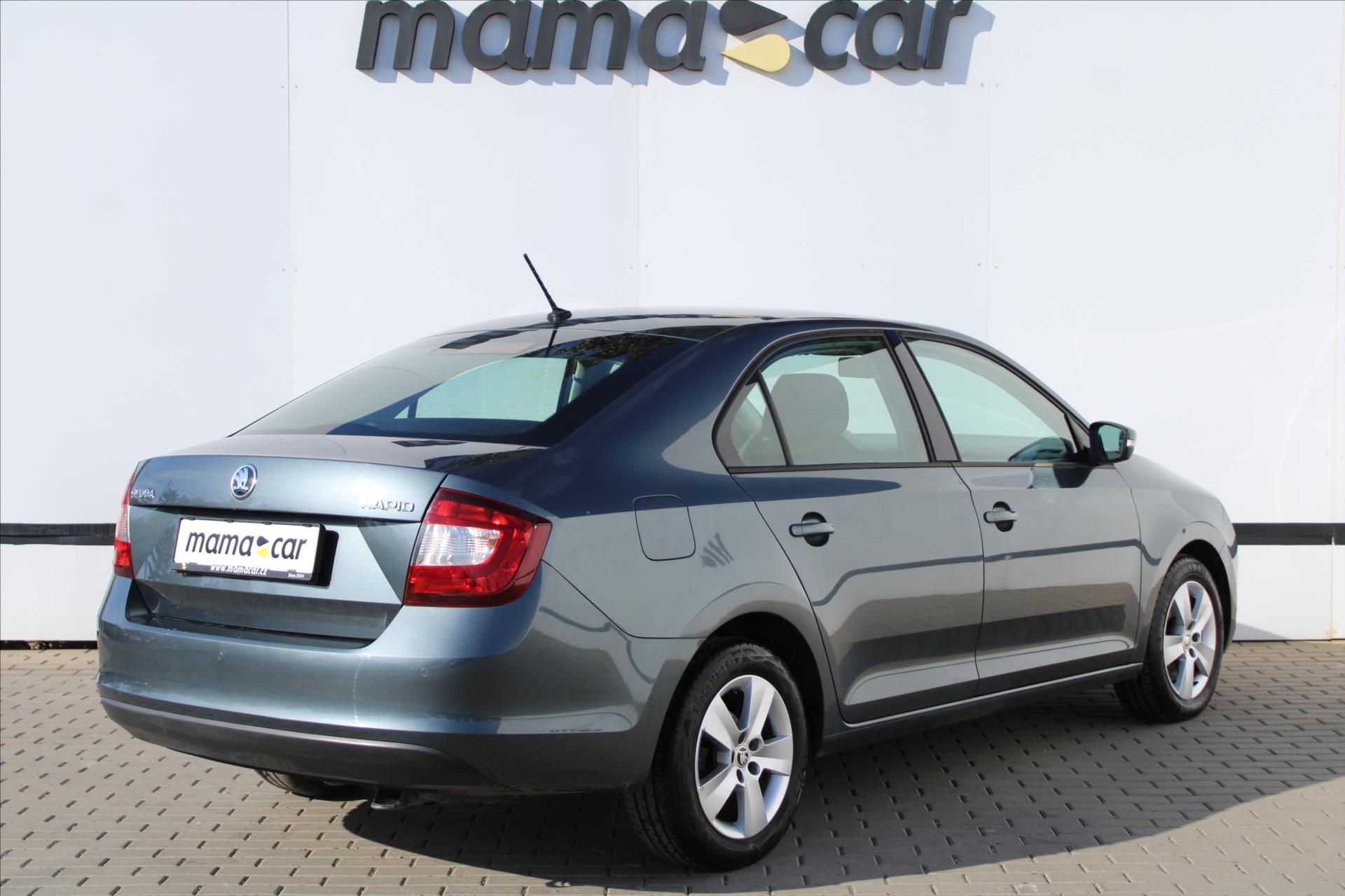 skoda-rapid-1-6-tdi-85kw-navi-1-maj-cr-dph - 2