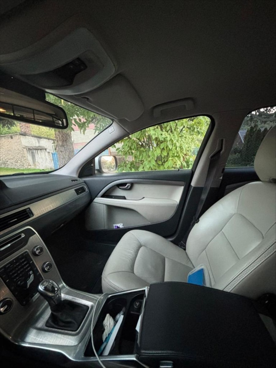 volvo-xc70-d5-awd-ve-vybave-summum - 4