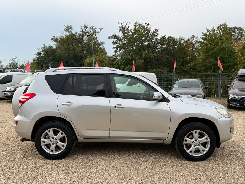toyota-rav4-2-2-d-cat-110kw-4x4-71-tis-km - 8