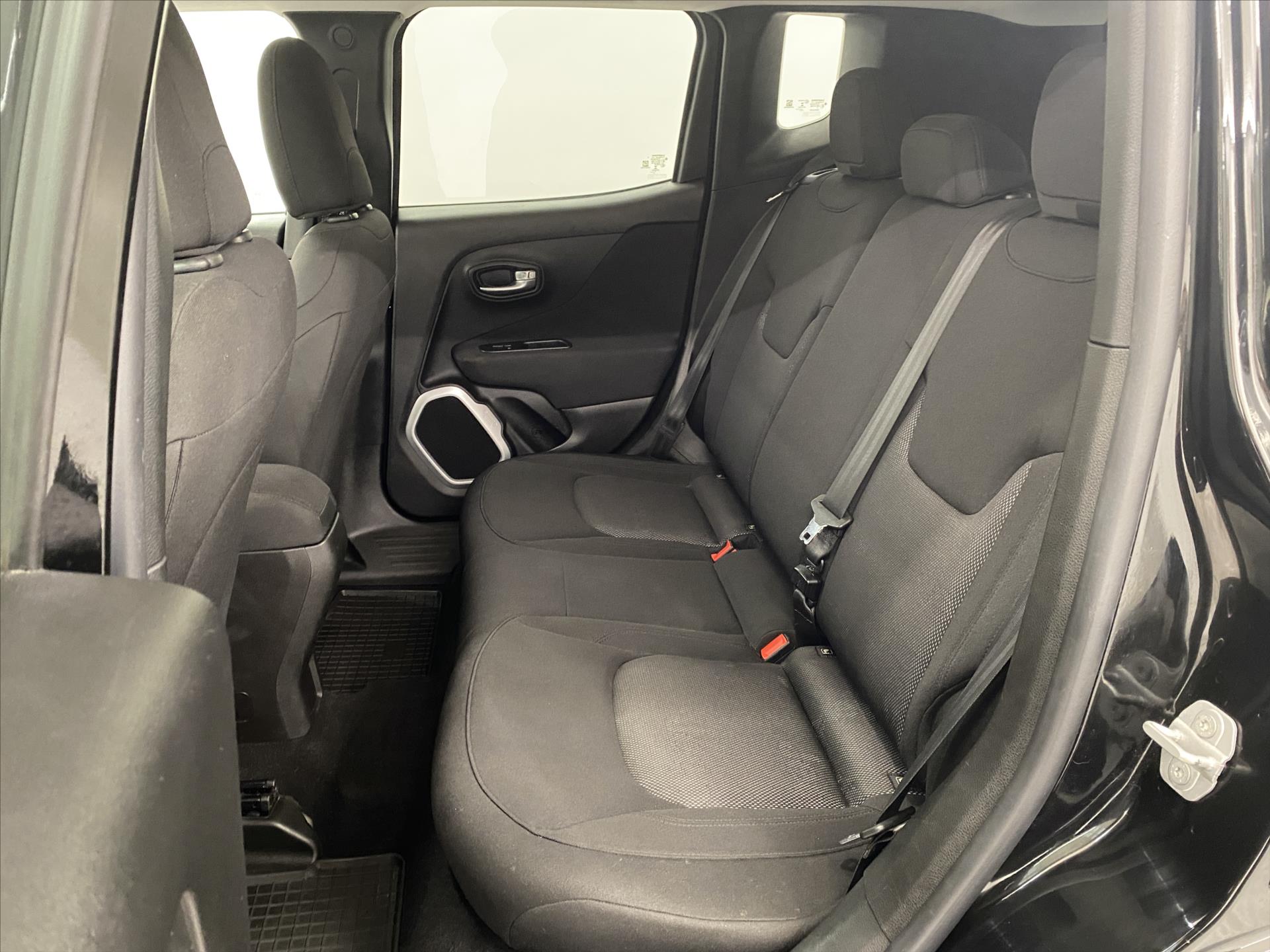 jeep-renegade-1-6-i-81kw-1-majitel - 6