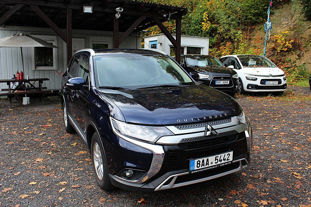mitsubishi-outlander-2-0i-110-kw-1-majitel - 2