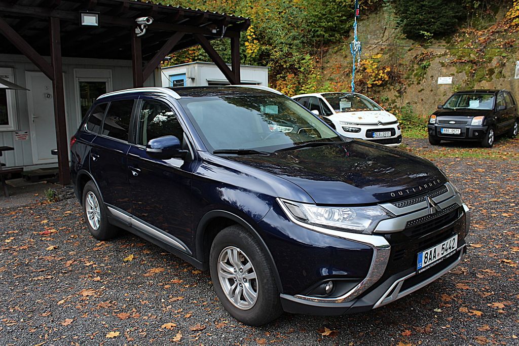 mitsubishi-outlander-2-0i-110-kw-1-majitel - 3