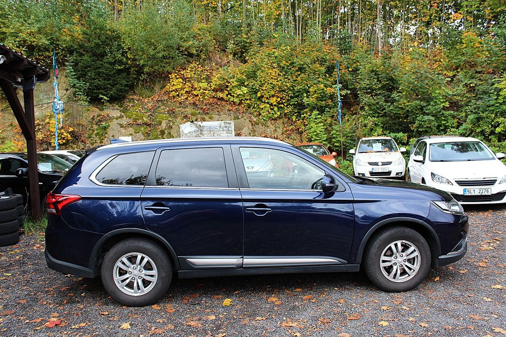 mitsubishi-outlander-2-0i-110-kw-1-majitel - 5