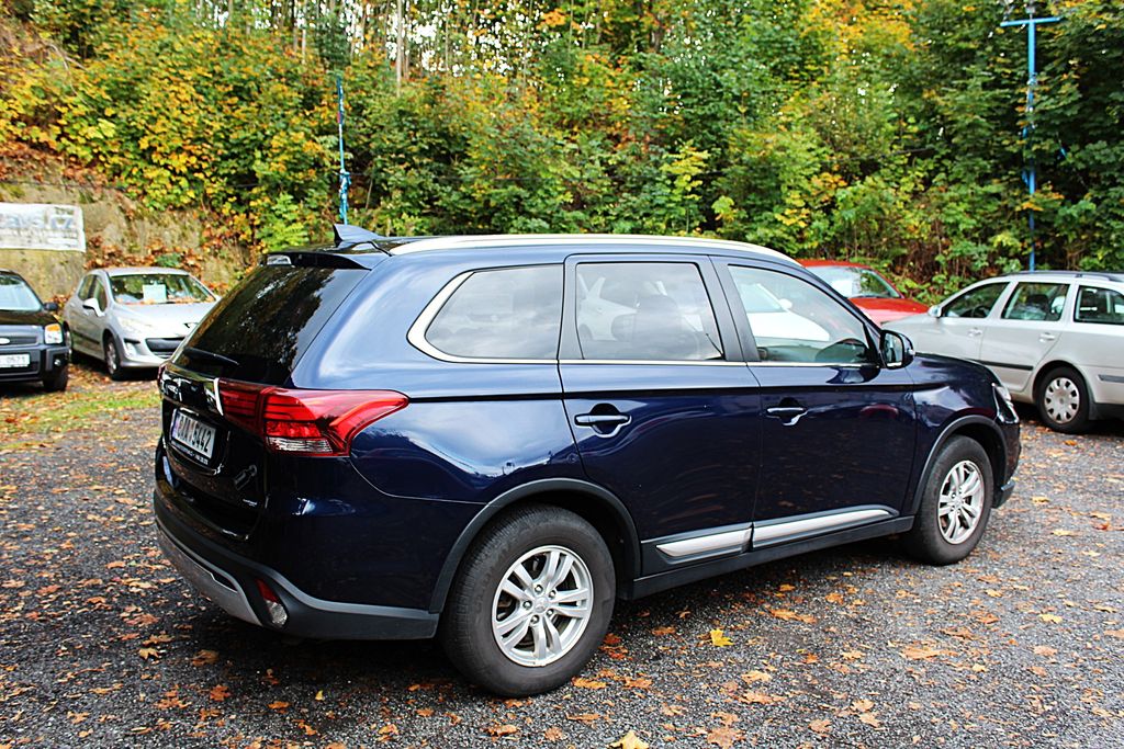 mitsubishi-outlander-2-0i-110-kw-1-majitel - 6