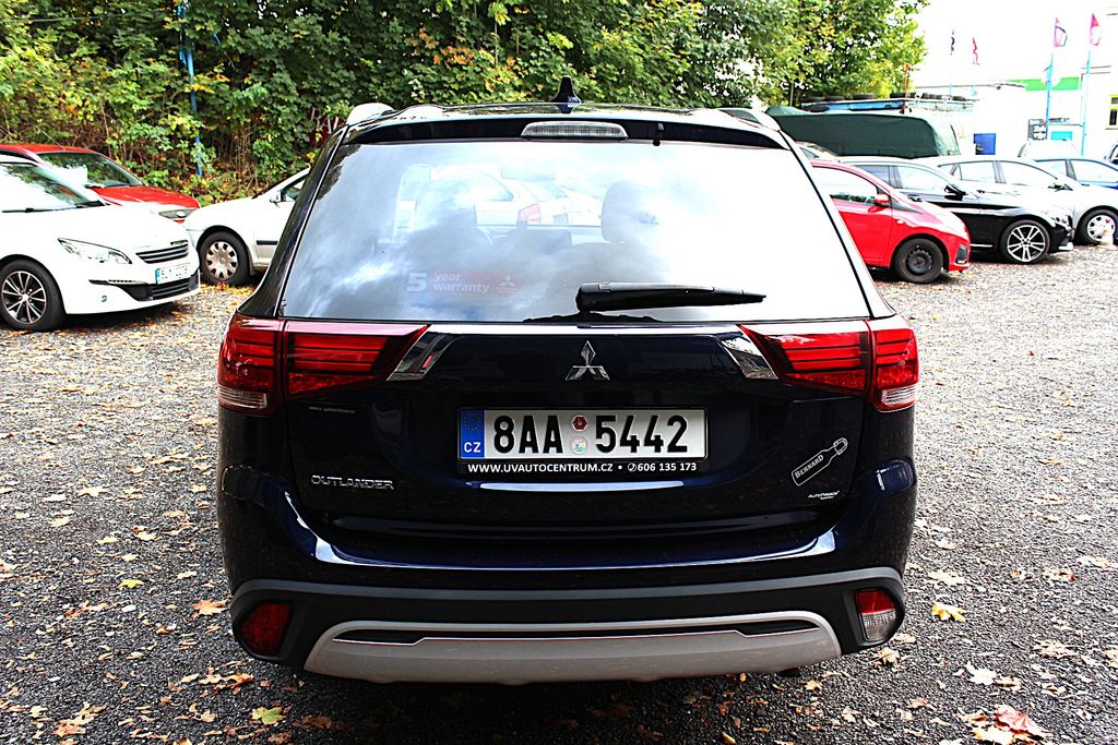 mitsubishi-outlander-2-0i-110-kw-1-majitel - 8