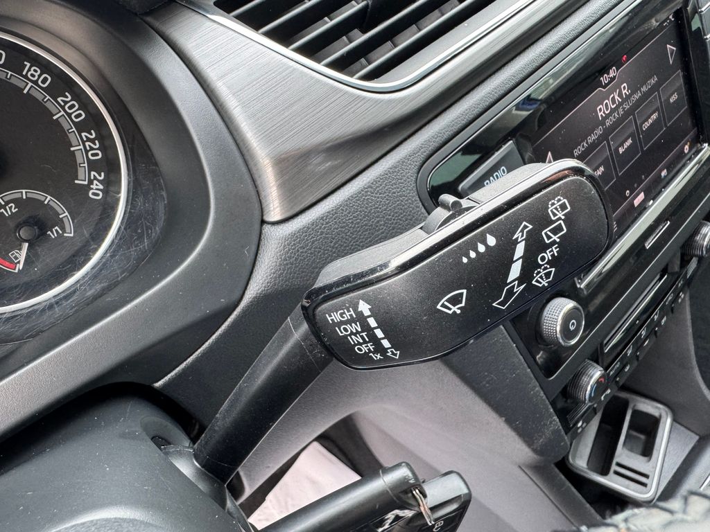 skoda-rapid-spb-1-4-tdi-ambition-clever - 9