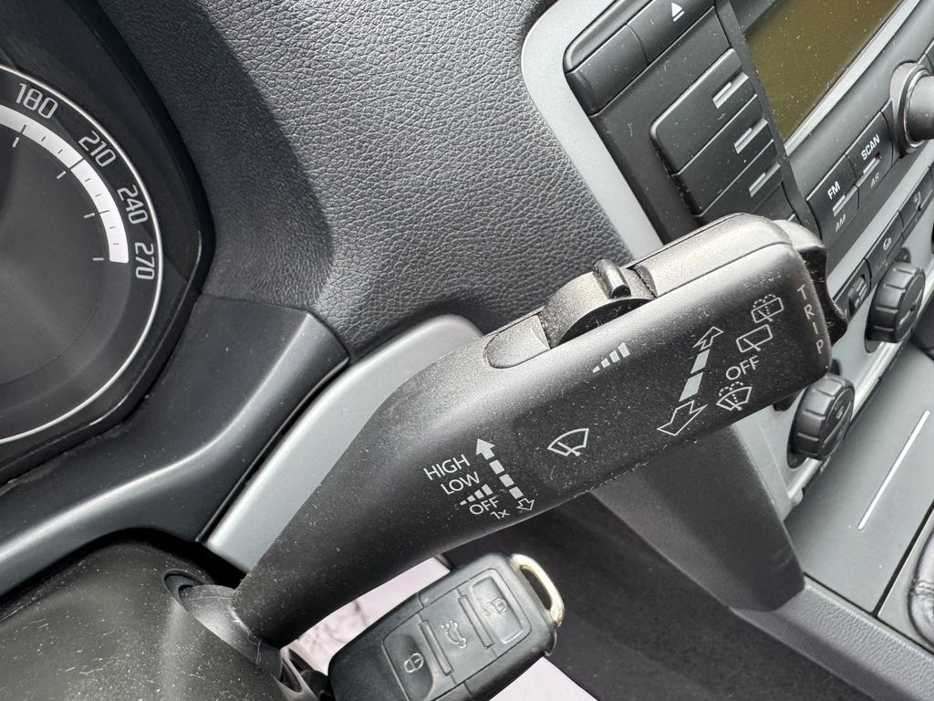 skoda-octavia-combi-2-0-tfsi-rs - 9