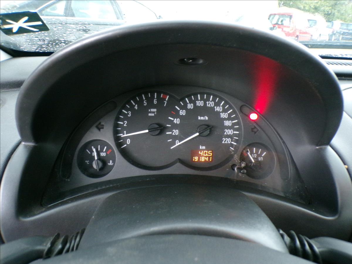 opel-corsa-1-0-i-posilovac-rizeni - 6