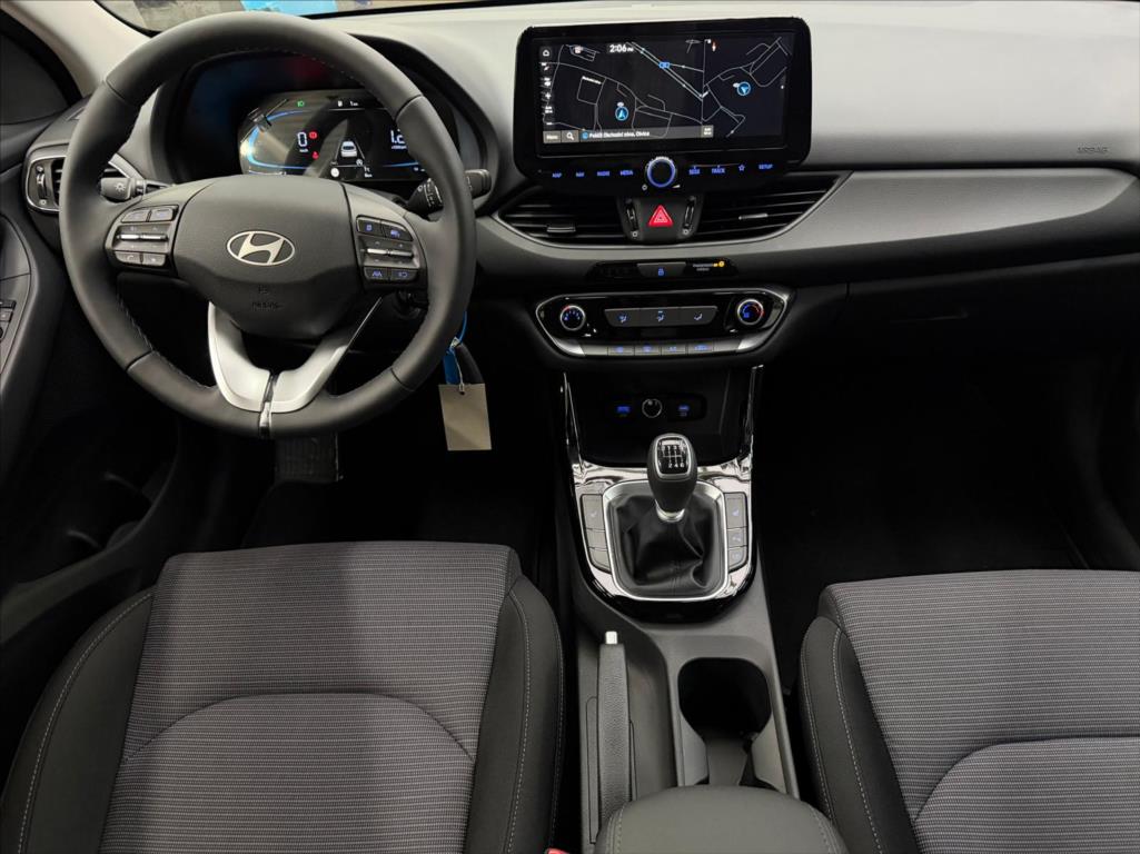 hyundai-i30-1-0-smart-vyhrev-sedacek - 4