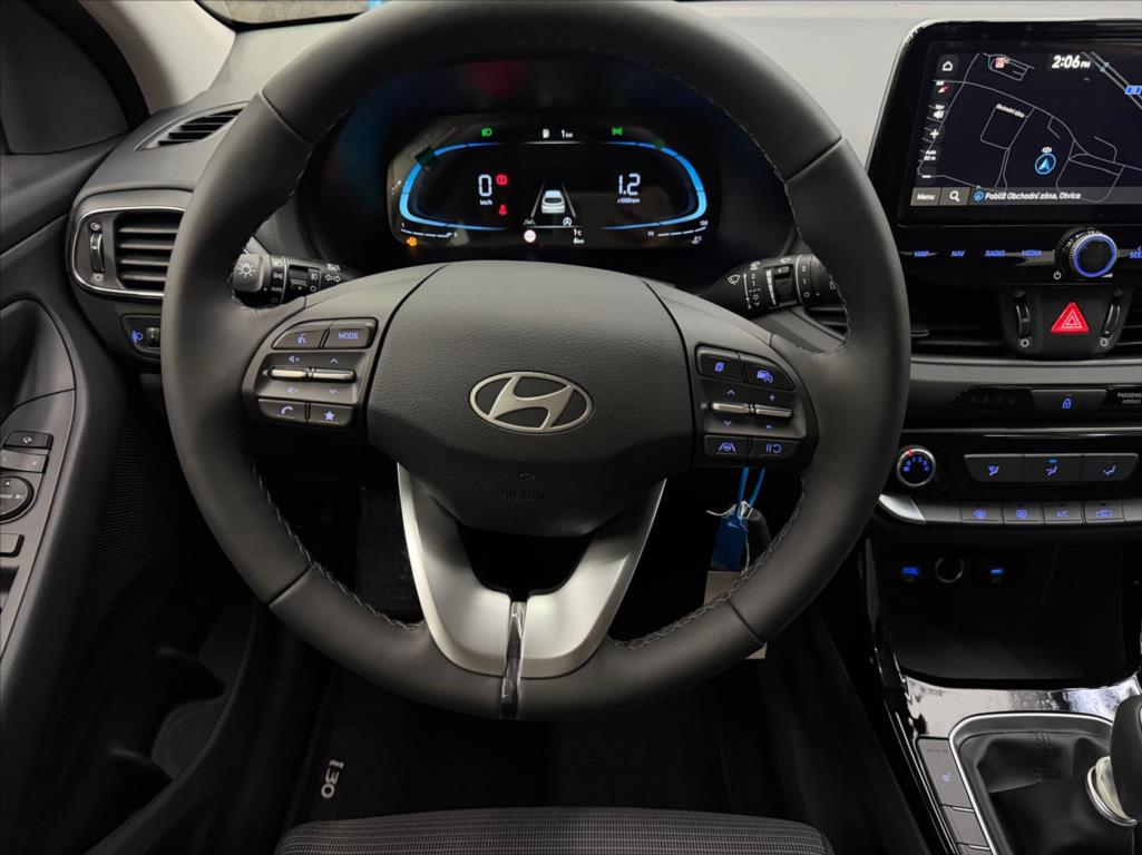 hyundai-i30-1-0-smart-vyhrev-sedacek - 5