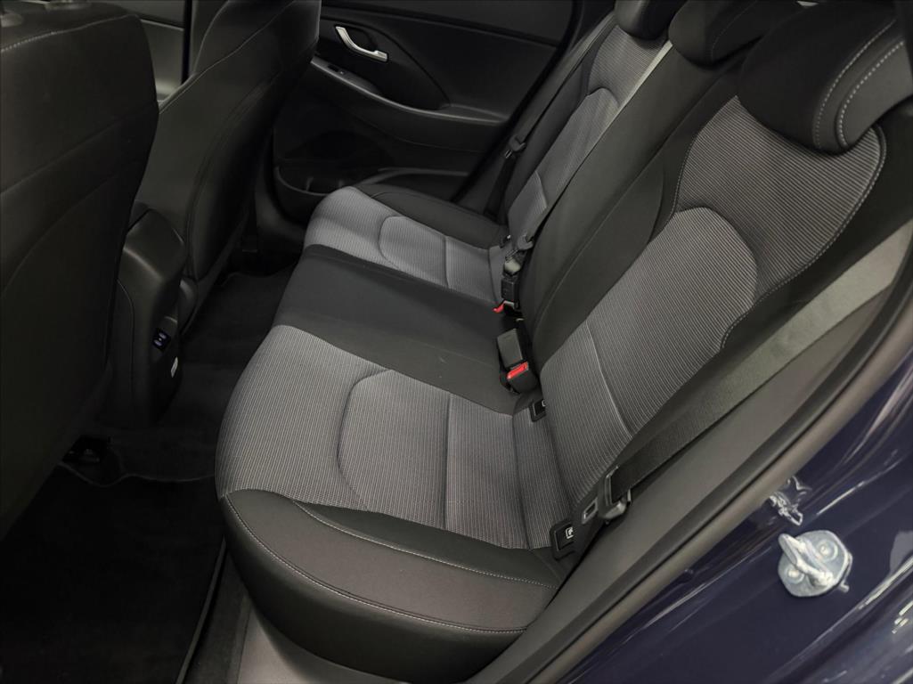 hyundai-i30-1-0-smart-vyhrev-sedacek - 8