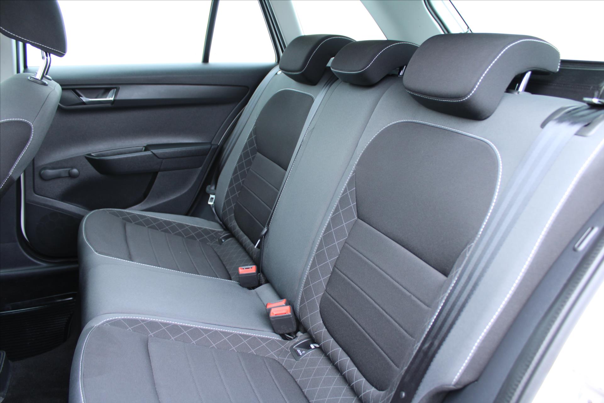 skoda-fabia-1-0tsi-70kw-ambition-1maj-cr - 9