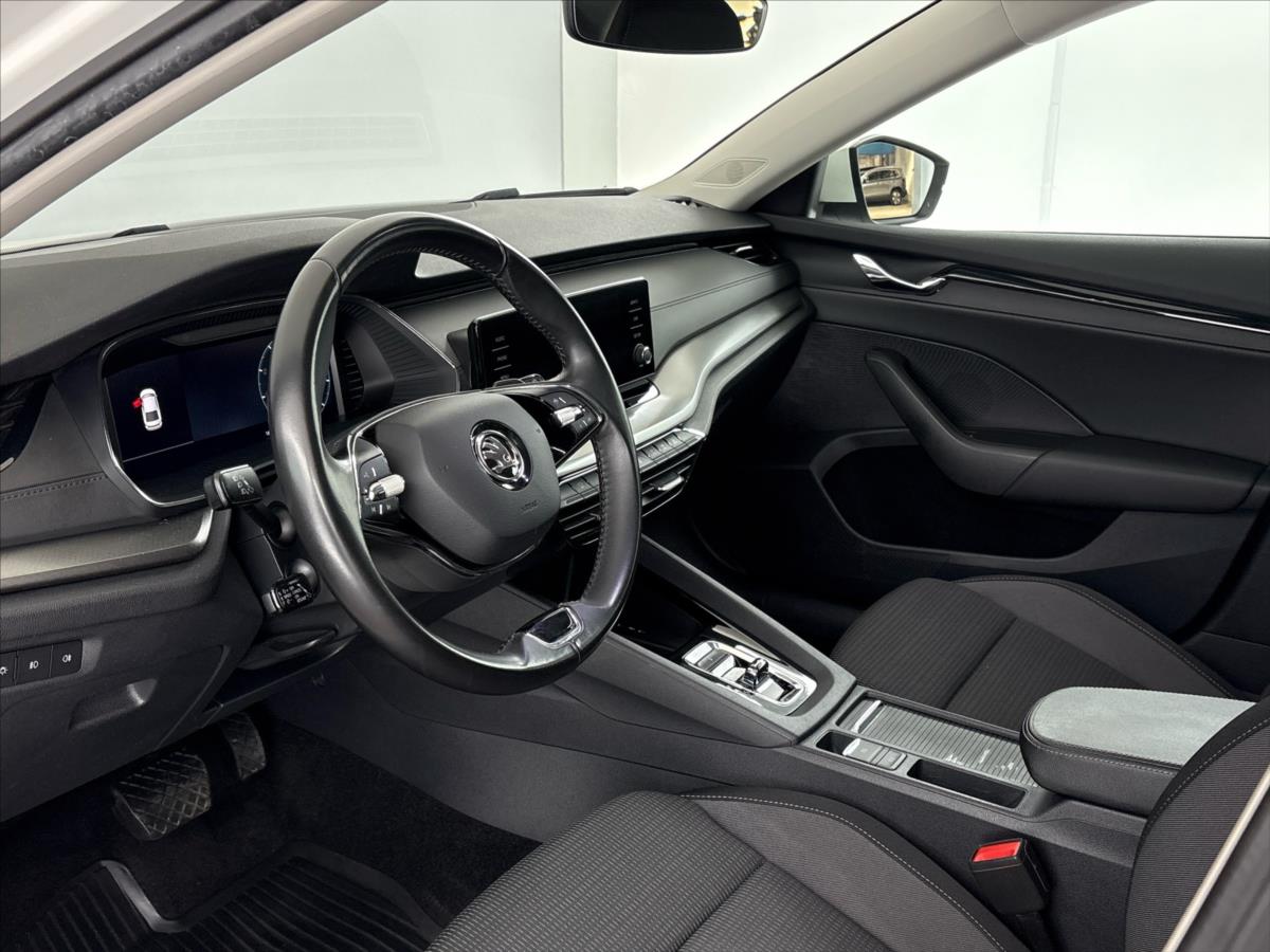 skoda-octavia-2-0-tdi-ambition-plus-7dsg - 5