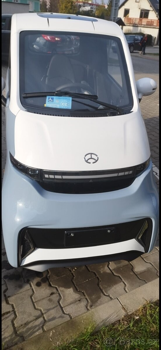 LERAMOTORS E-Car E4