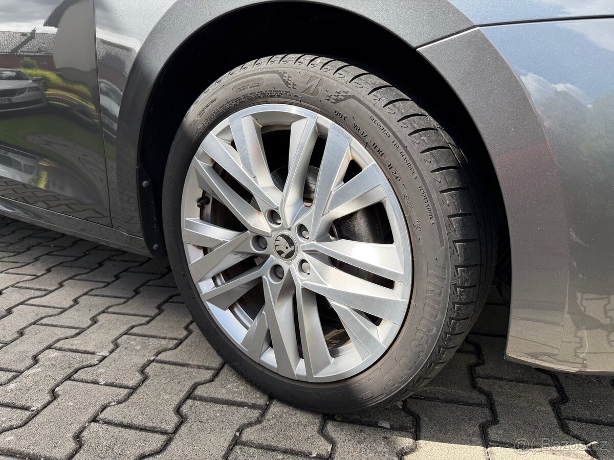 skoda-octavia-1-5-e-tsi-mhew-110kw-top-selection - 5
