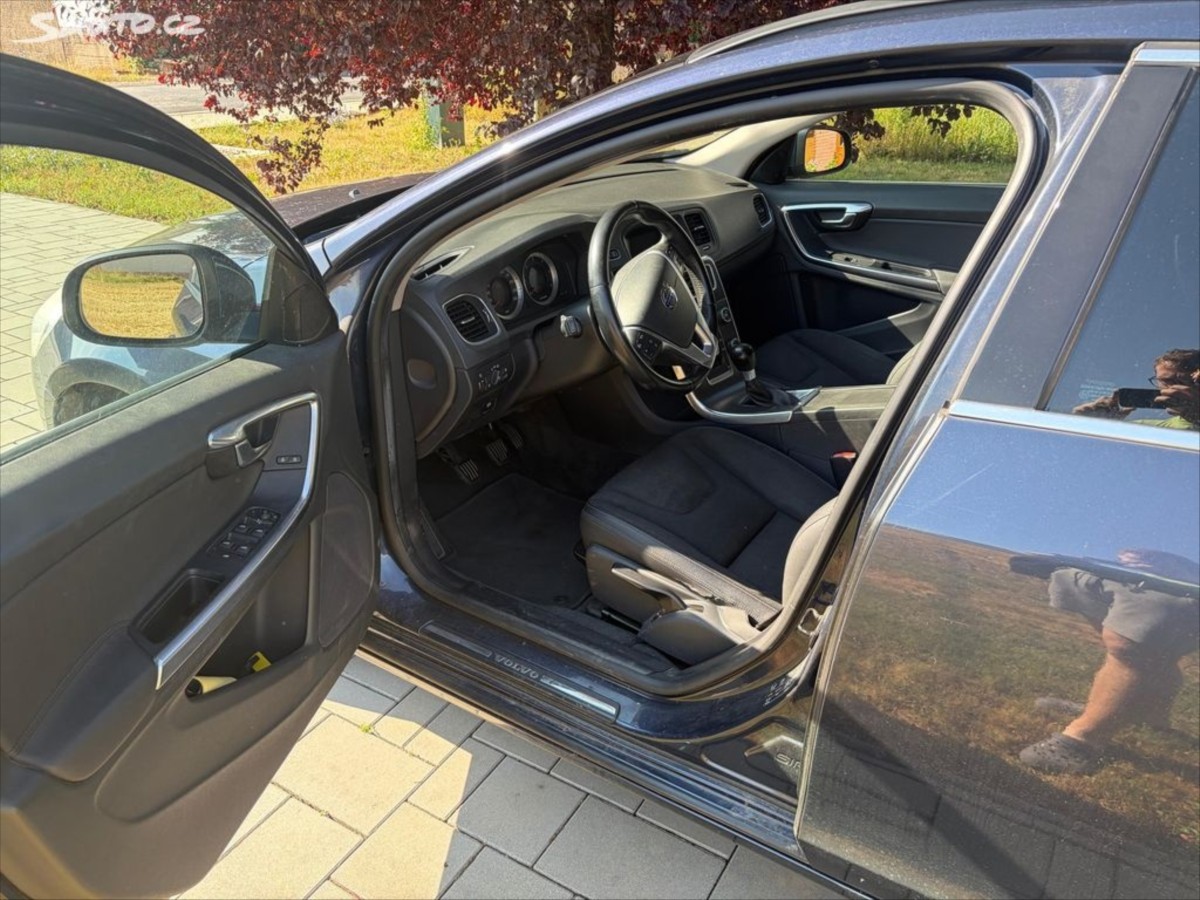 volvo-v60-2-0-d3-120kw-5-valec-r-2010 - 5