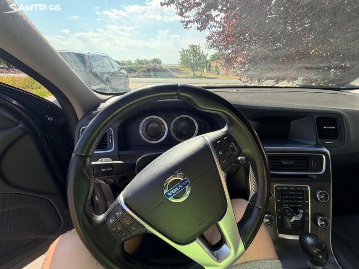 volvo-v60-2-0-d3-120kw-5-valec-r-2010 - 8