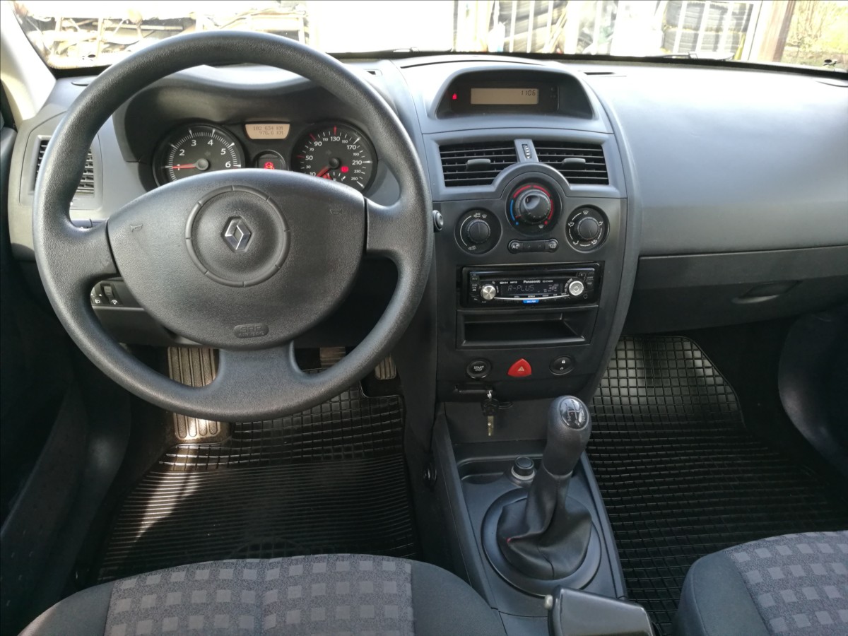 renault-megane-1-4-i-16v - 4