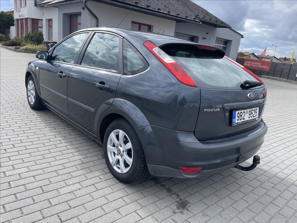ford-focus-1-6-i-16v-74kw-klima-tazne-2sady-kol - 2
