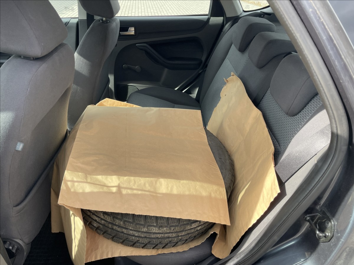 ford-focus-1-6-i-16v-74kw-klima-tazne-2sady-kol - 7