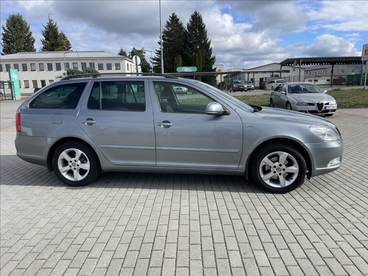 skoda-octavia-1-2-tsi-77kw-ambiente-vyborny-stav - 4