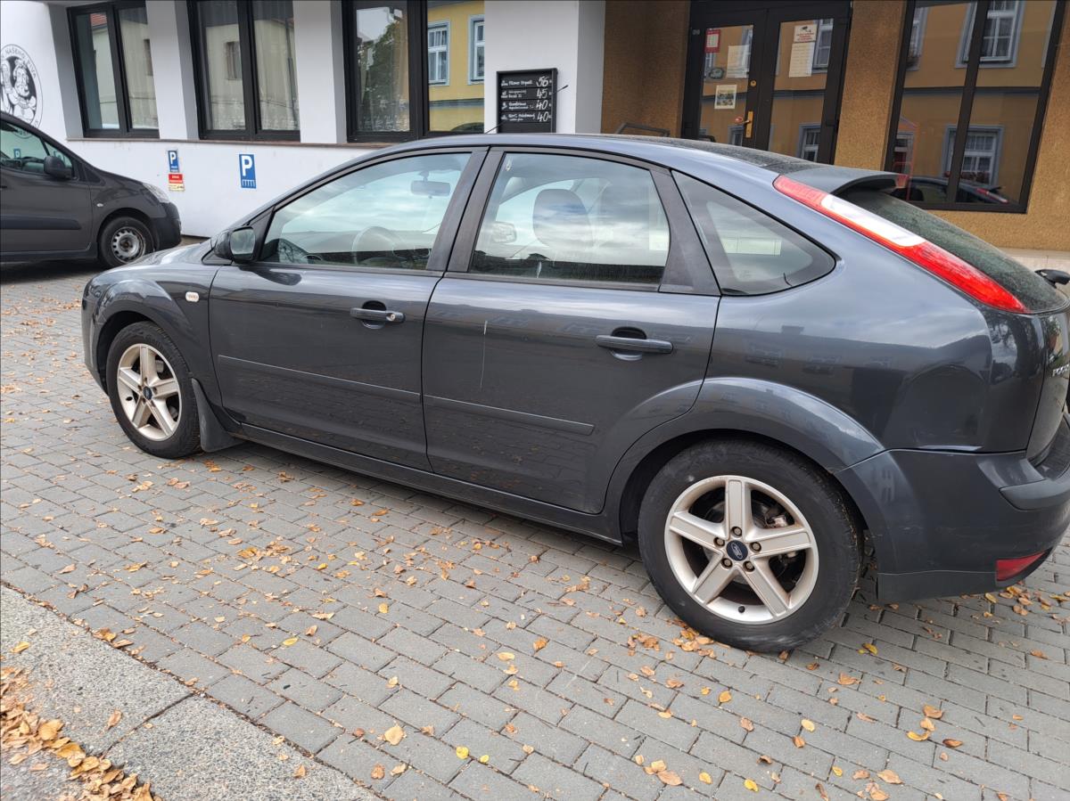 ford-focus-1-4-i - 4