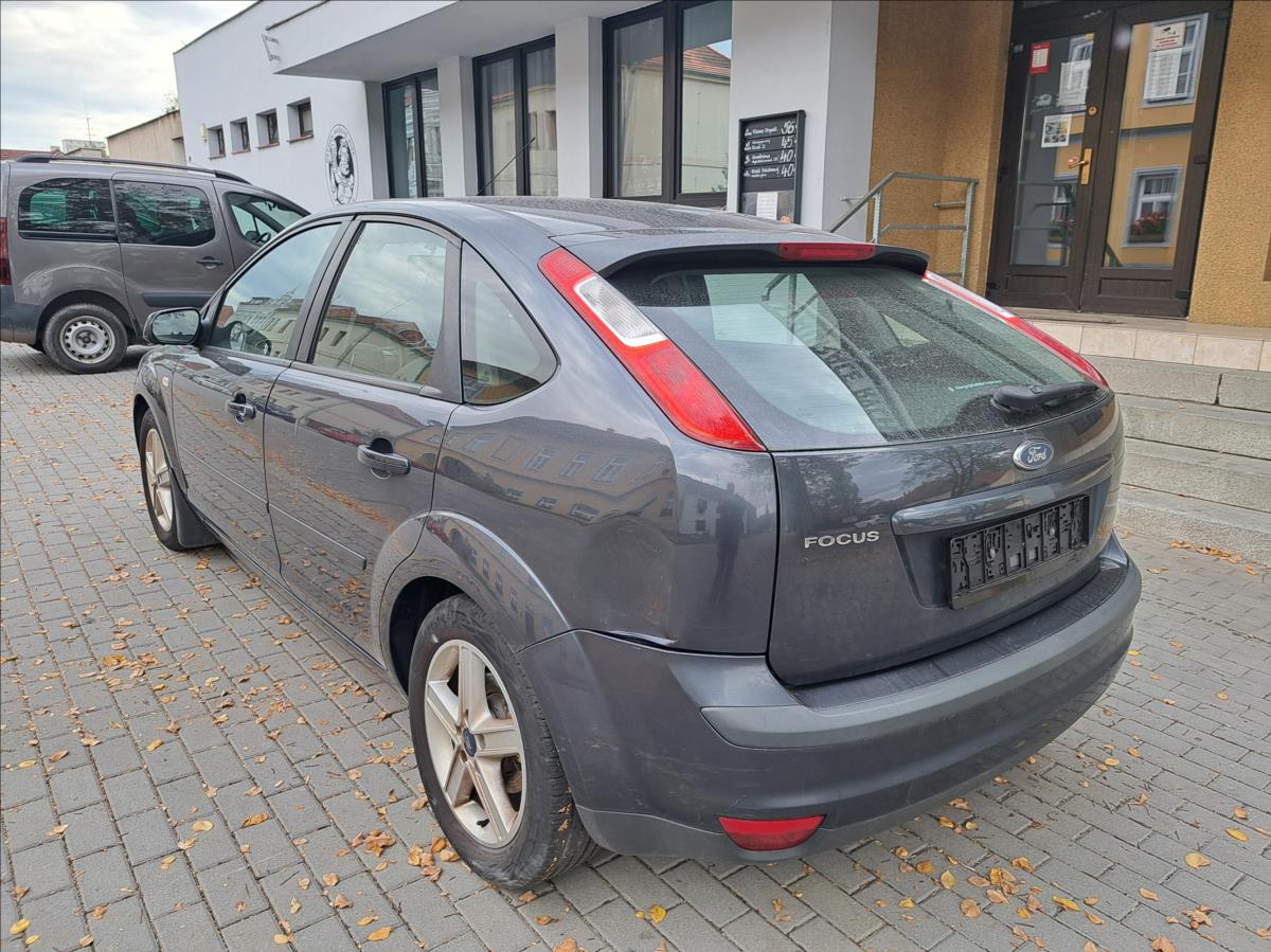 ford-focus-1-4-i - 5