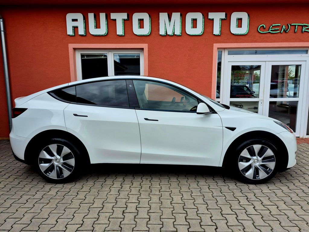 tesla-model-y-long-range-dual-motor-378-kw-berlin-odpocet - 4