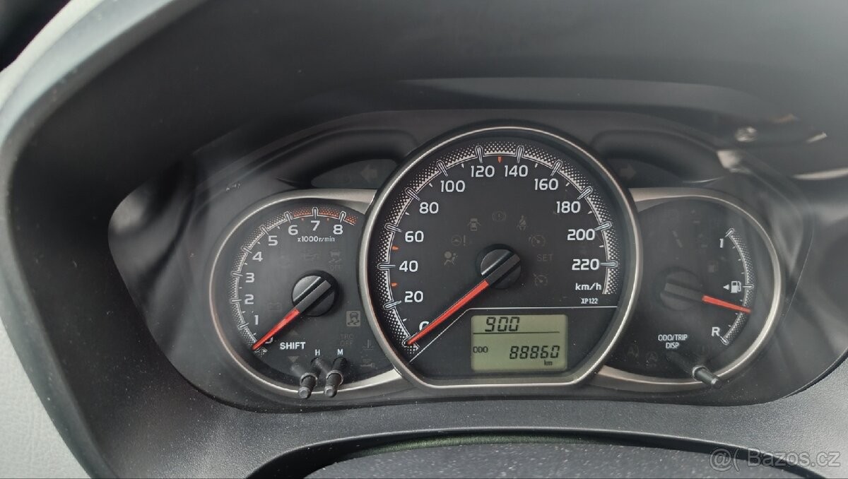 toyota-yaris-1-3 - 6