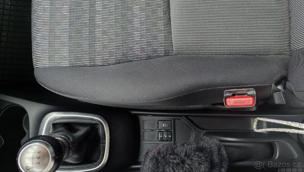 toyota-yaris-1-3 - 7