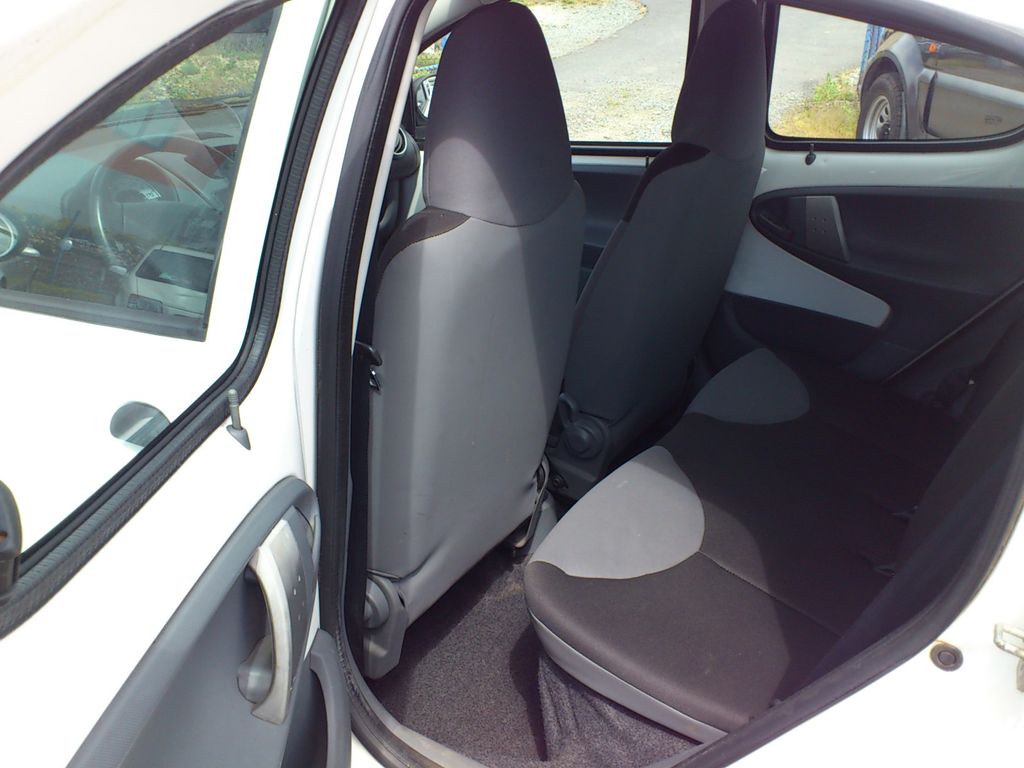 peugeot-107-junior-998-i - 9