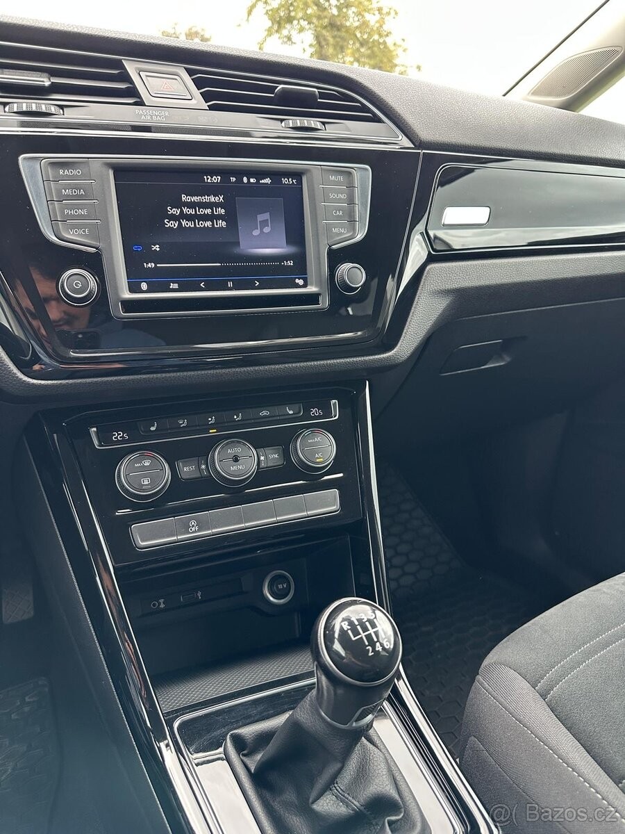volkswagen-touran-1-4-highline-tsi-7-mist - 6