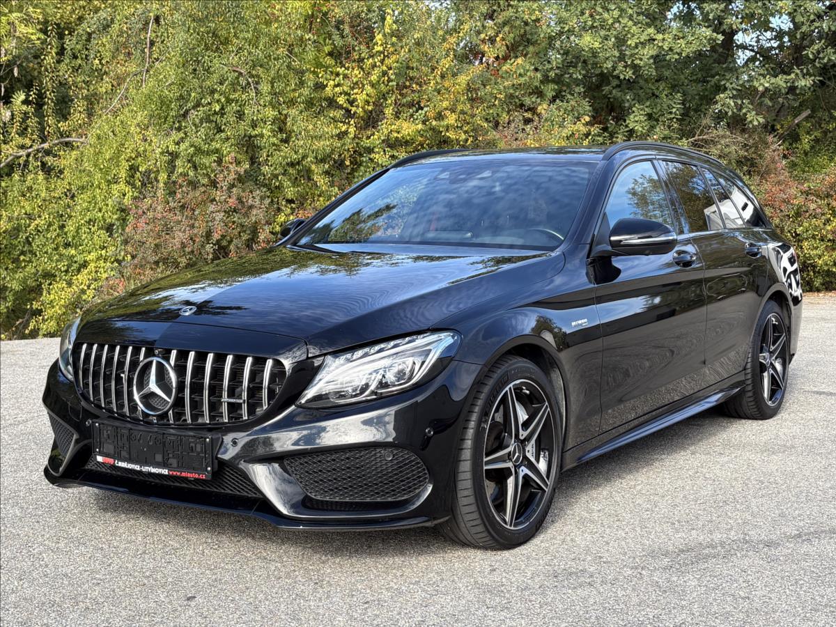 Mercedes-Benz Třídy C 3,0 43AMG 270kW 4M,Bohatá výba