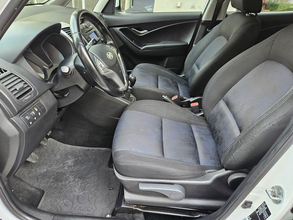 hyundai-ix20-1-4i-trikolor-essential-1-maj - 9