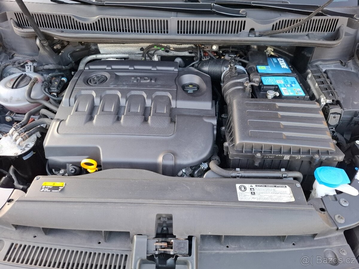 volkswagen-touran-2-0-tdi-highline-2017-acc-nav - 4