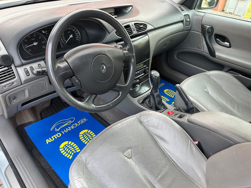 renault-laguna-3-0i-v6-152kw - 8