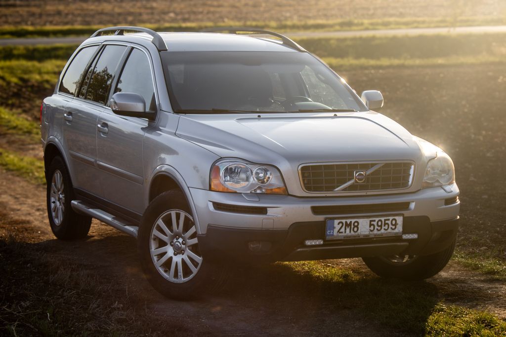 volvo-xc90-dvd-nezavisle-topeni-tazne - 2