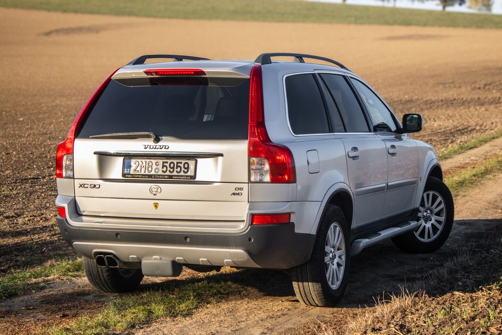 volvo-xc90-dvd-nezavisle-topeni-tazne - 4