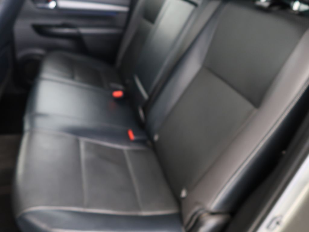 toyota-hilux-2-8d-invincible-4x4-cz-1maj - 9