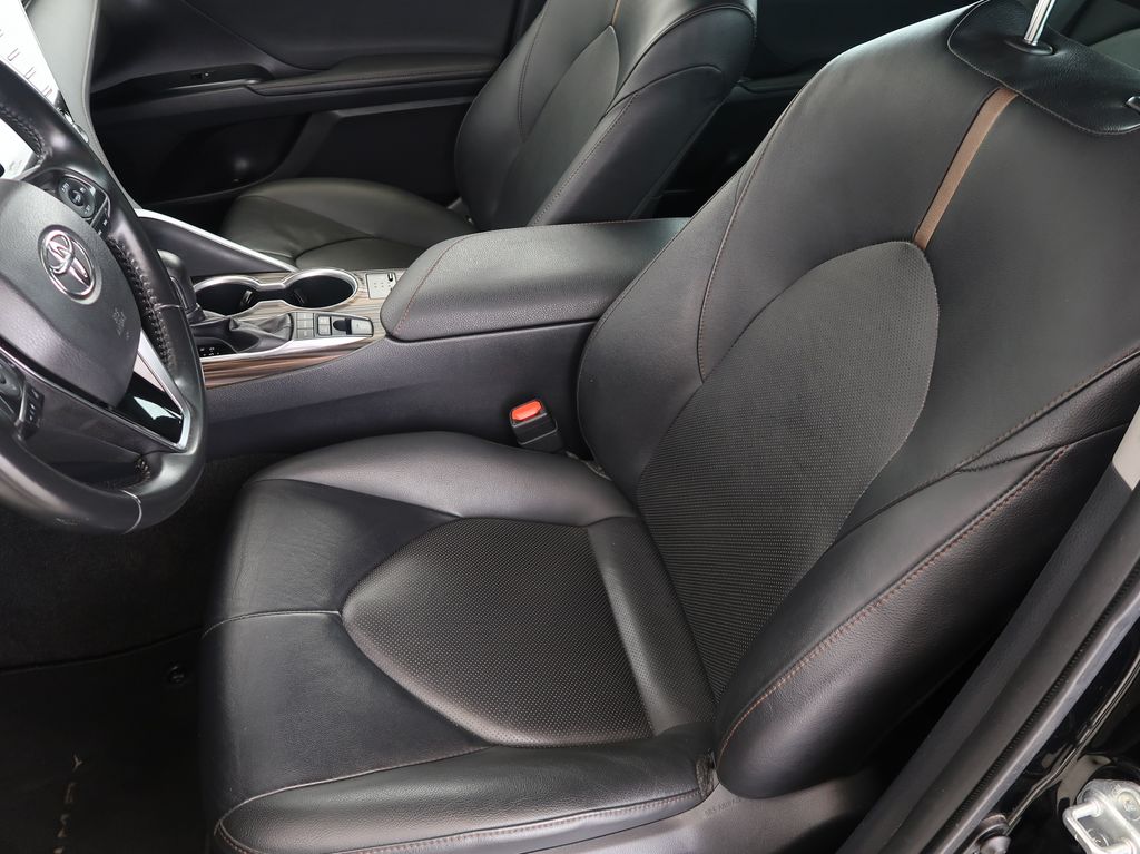 toyota-camry-2-5-hybrid-navigace-kamera - 8