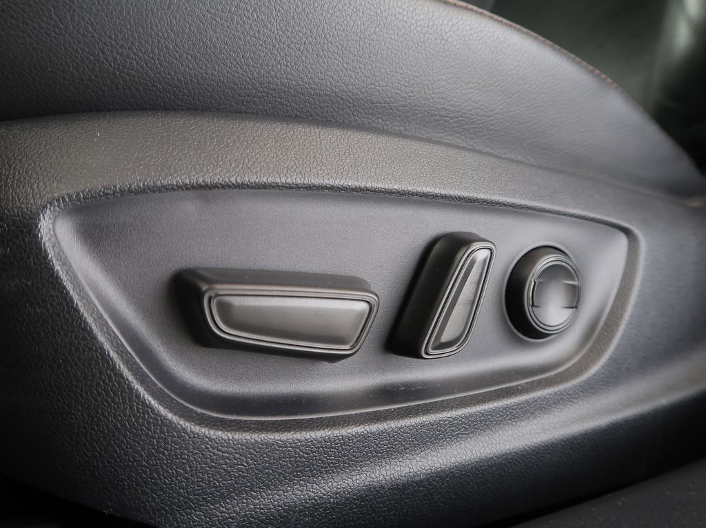 toyota-camry-2-5-hybrid-navigace-kamera - 9