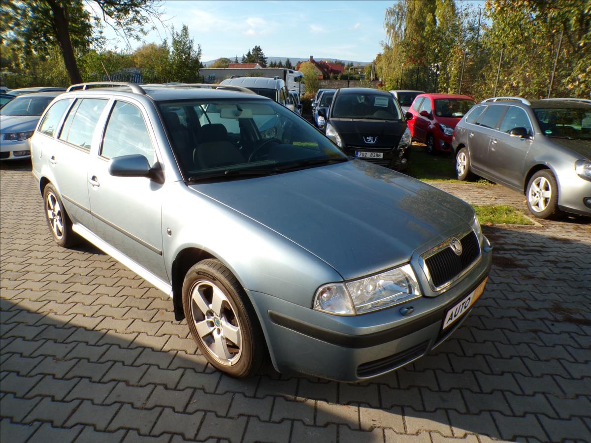 Škoda Octavia 1,8 T  XENONY,TAŽNÉ ZAŘÍZENÍ