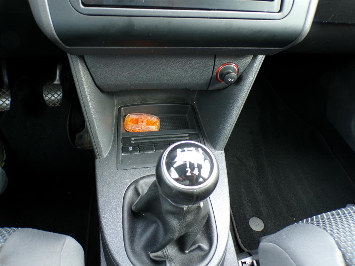 volkswagen-touran-2-0-tdi-digi-klima - 9