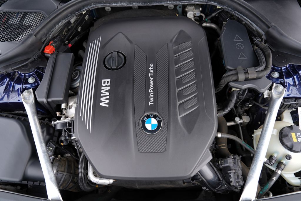 bmw-rada-5-540d-xdrive-mpaket-320ps-cr - 9