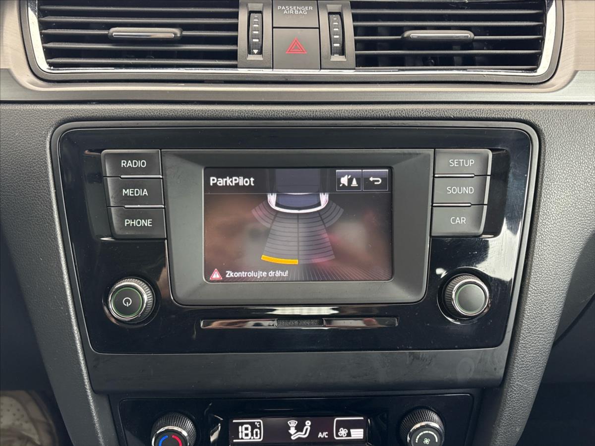 skoda-rapid-1-4-tdi-style-7dsg - 7